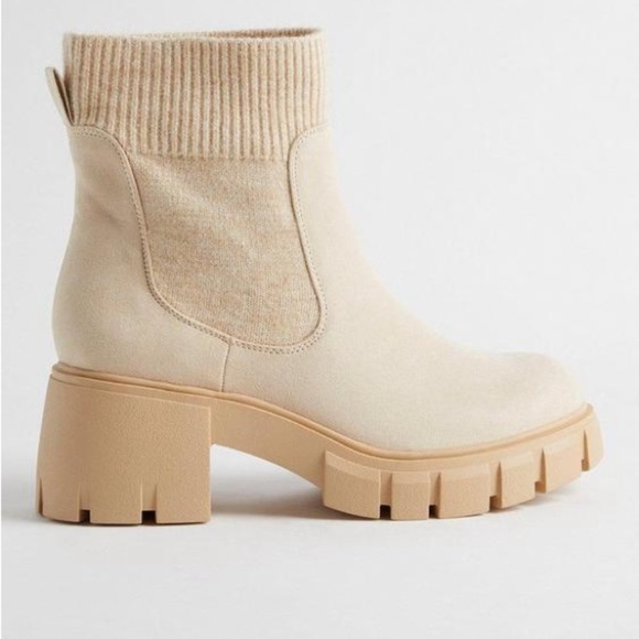 NWT $76 Torrid SWEATER GORE CHELSEA Boots TAN BEIGE Size 7 WW Extra Wide Fit - Picture 2 of 14